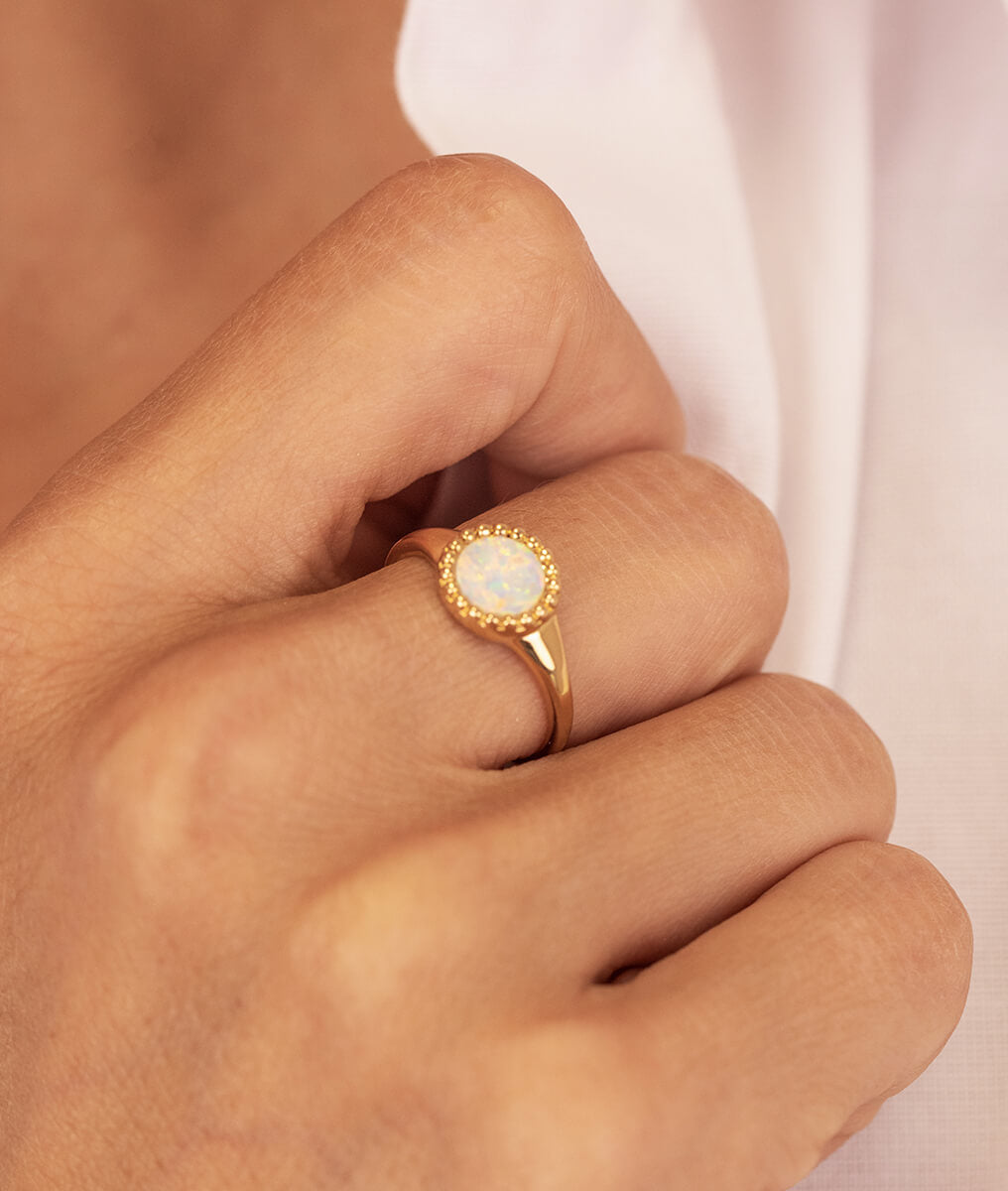 Bague grande pastille perlée Opale blanche Plaqué or - 1