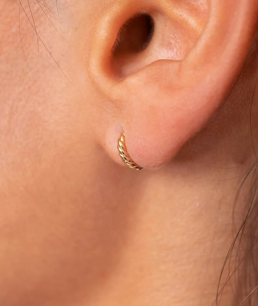 Boucles d'oreilles mini créoles torsadées Plaqué or - 1