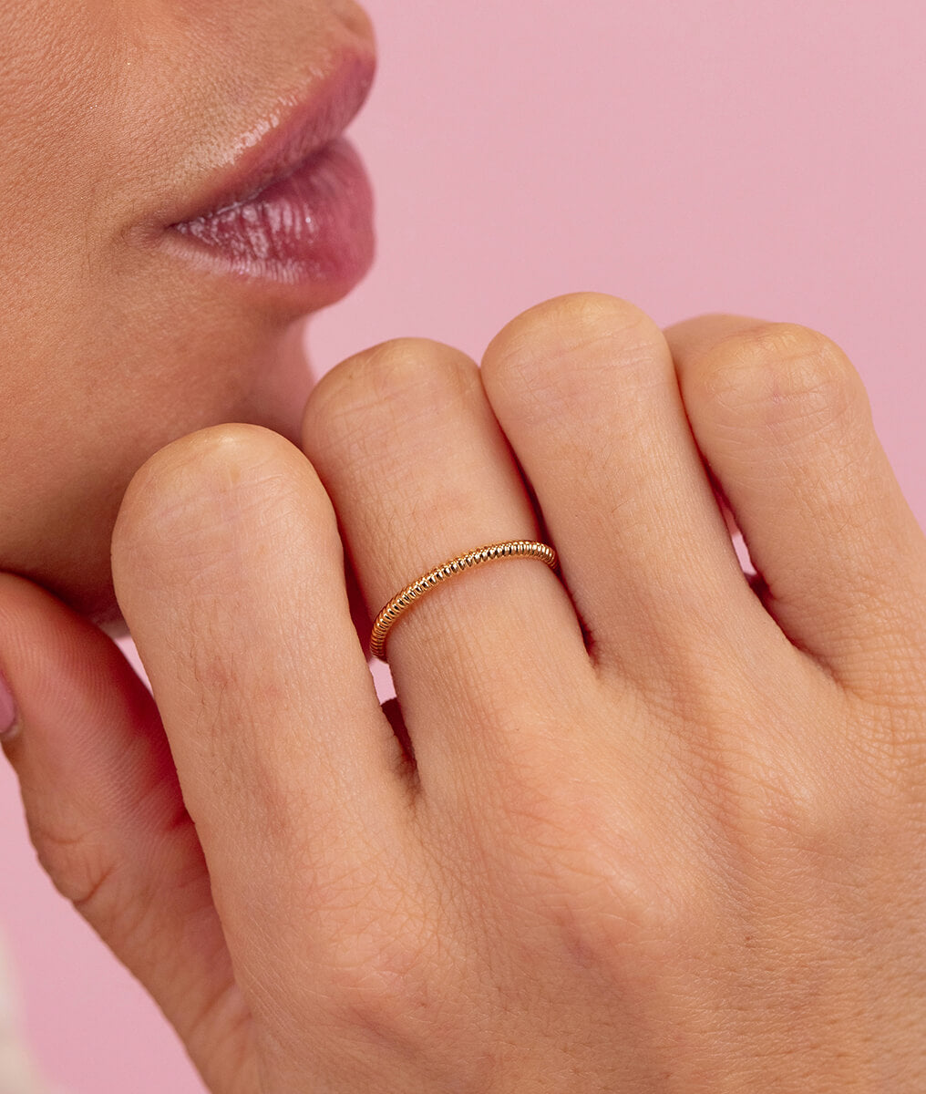 Bague fine alliance striée Plaqué or - 1